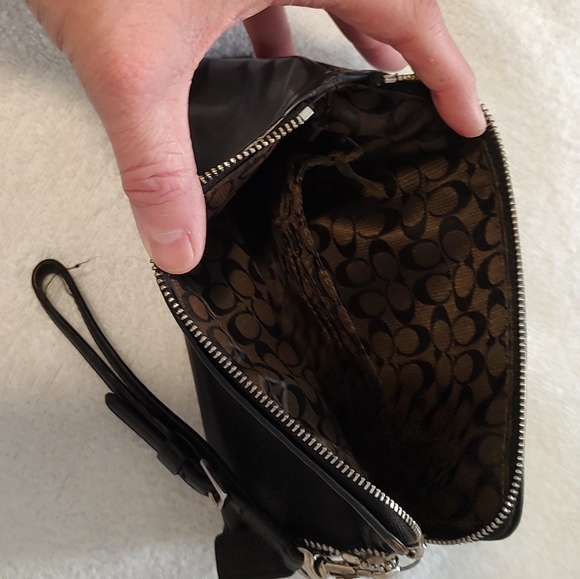 Coach wristlet - Picture 6 of 9